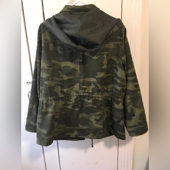 Outer Edge Women's Green Camouflage Utility Jacket - Picture 2 of 3